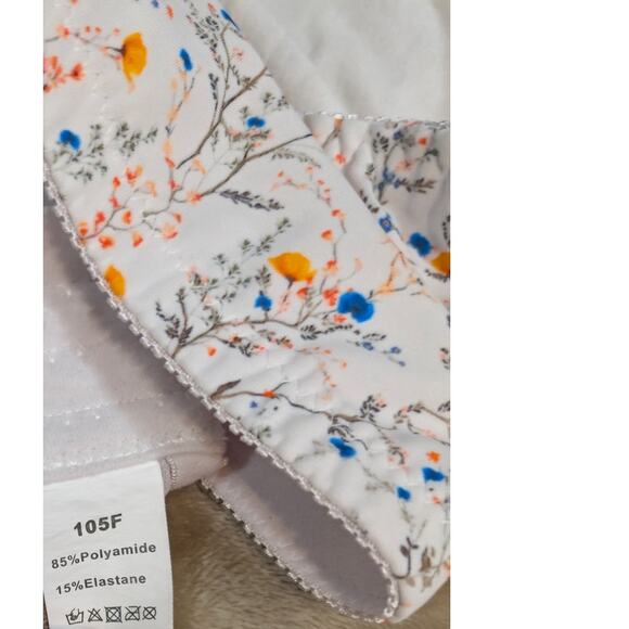 Plus Size Bra 46E 46 E 105F 105 F White Floral NO WIRE Wireless Flowers 3 Hooks - Picture 3 of 5